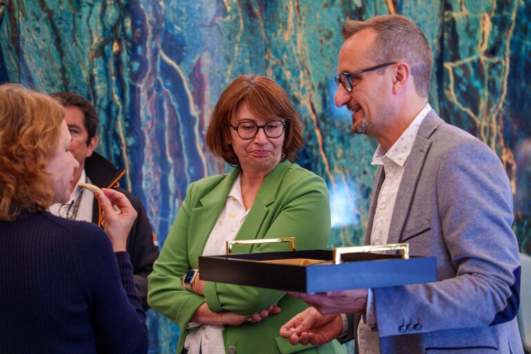 Producción técnica y logística de eventos corporativos en la sala Green Golden de Plaza Europa, Barcelona.